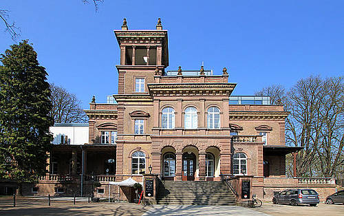 800px-Bruehl_Kaiserbahnhof_Parkseite.JPG