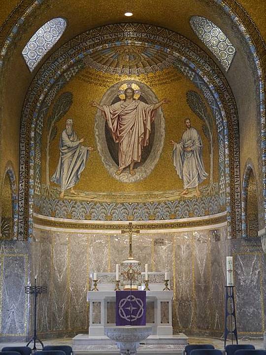 450px-Gerolstein_Erloeserkirche_Innen_Chor_1.JPG