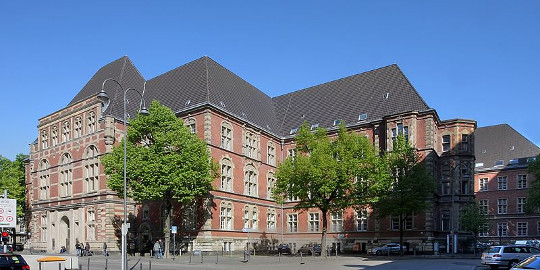 800px-Justizgebaeude_am_Appellhofplatz_Koeln_-_Suedfassade__3355-57_.jpg